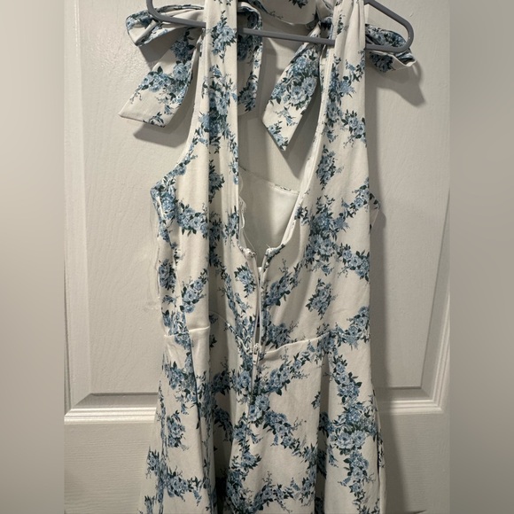 Altrd State Floral Blue and White Dress with bows on straps. Woman’s L(8/10) - Picture 7 of 7